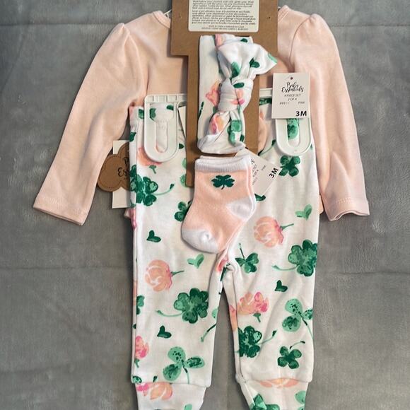 NWT 4 Piece Set Size 3 Months - Picture 5 of 6